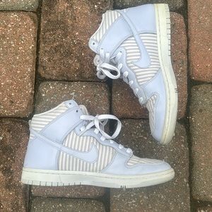 Nike Sneaker Lavender Pinstripe